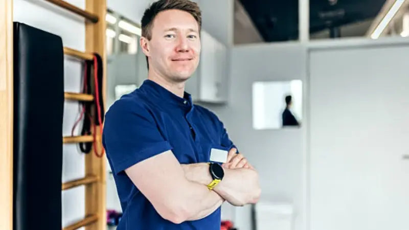 How Can You Tell If It’s Time To See a Physio Instead of Just “Resting It”?