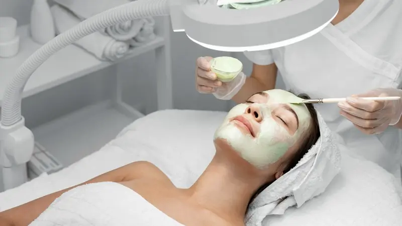 How to Use a LED Light Therapy Mask Safely for Beautiful Skin Renewal?